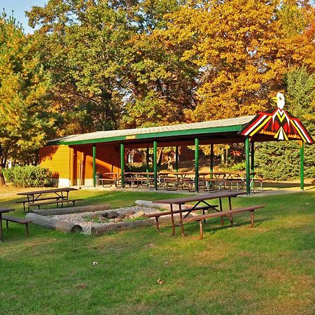 Arrowhead Resort Campground Plainville Exterior photo