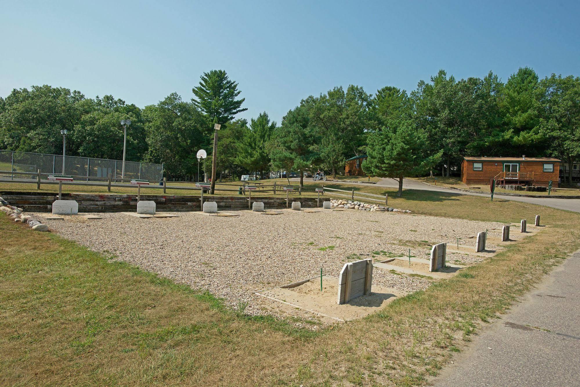 Arrowhead Resort Campground Plainville Exterior photo